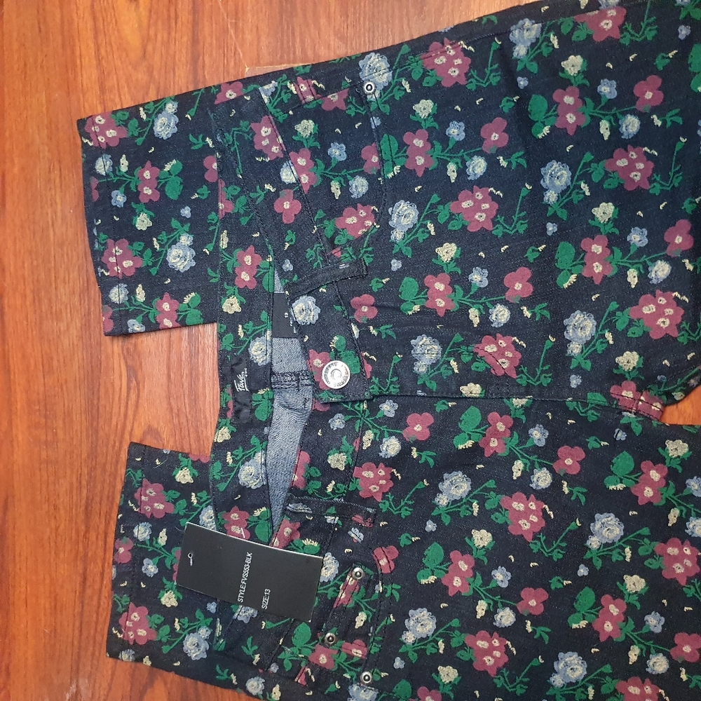 Nwt fave  Black Elastic Waist Floral Butterfly Jeggings sz 13